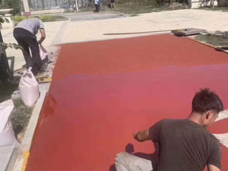 海东 篮球场翻新的地面工